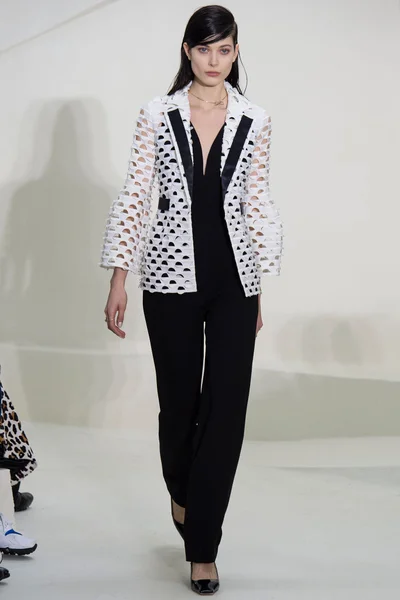 Look 10